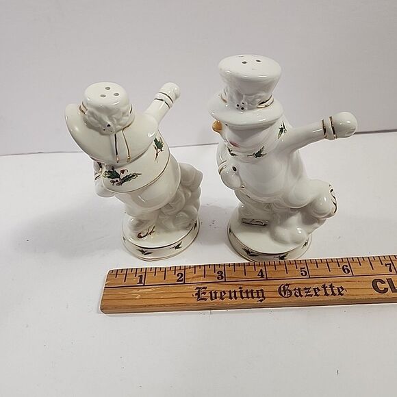 Holly Holiday Porcelain Salt & Pepper Shaker  Snowmen  Ice Skating Christmas - Picture 4 of 12
